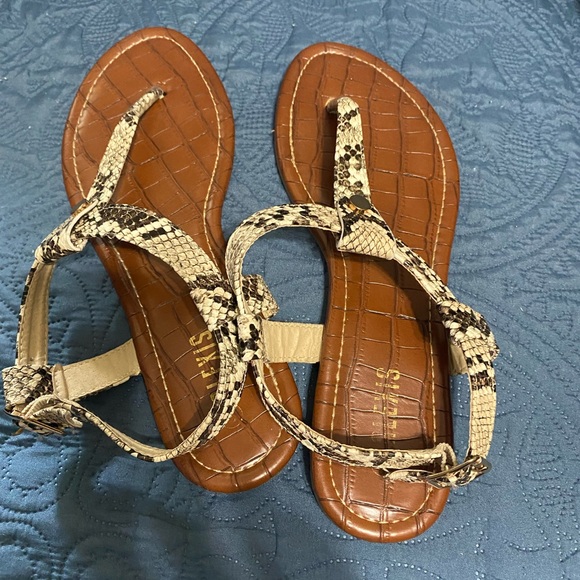 Alexis snake print thong t-strap sandals size 9 - Picture 1 of 2
